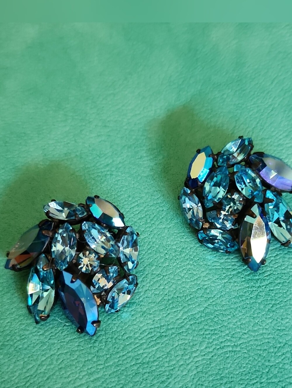 Vintage Stunning Blue Crystal Marquise Cluster Clip Earrings Brillant Crystals!